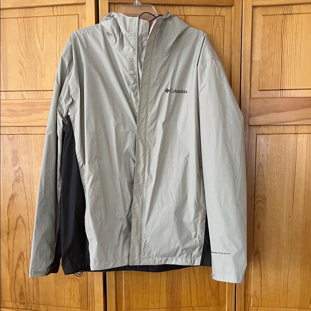 Columbia Tan Raincoat Lightweight Hooded Design